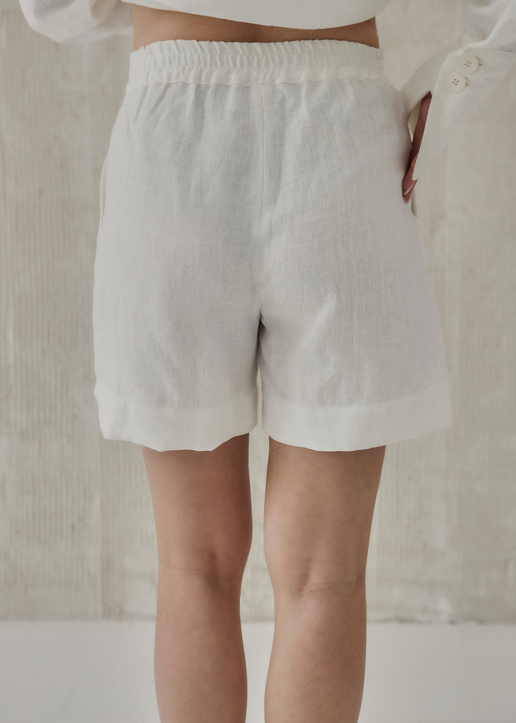 Milky linen shorts